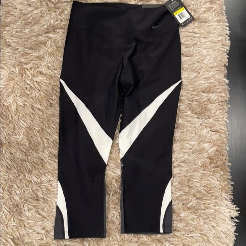 Women’s NIKE Dri-FIT Pro Power Capri Leggings NWT